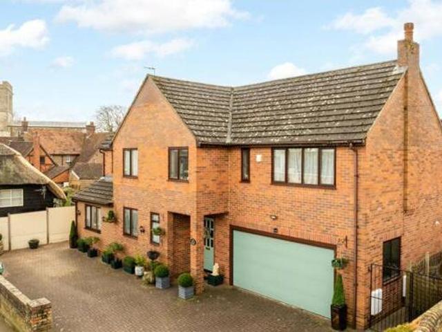 House for sale in Dunstable, Central Bedfordshire
