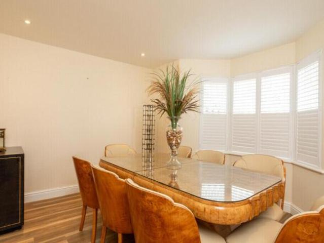 Farm for sale in Earlsfield, Greater London