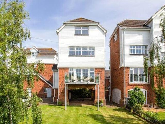 House for sale in The Butts, Kent