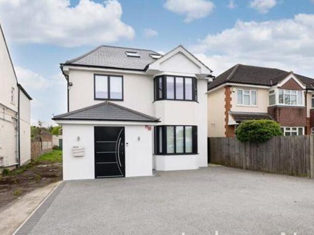 House for sale in Chessington