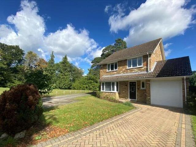 House for sale in Farnborough, Rushmoor