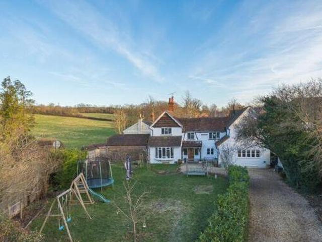 House for sale in Farnham, Waverley