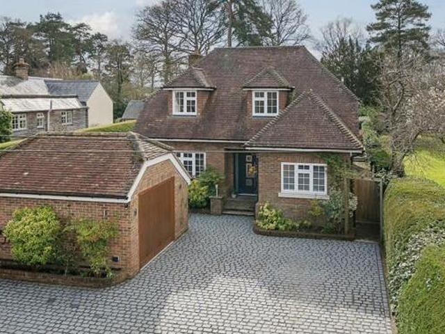House for sale in Farnham, Waverley