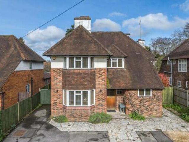 House for sale in Farnham, Waverley