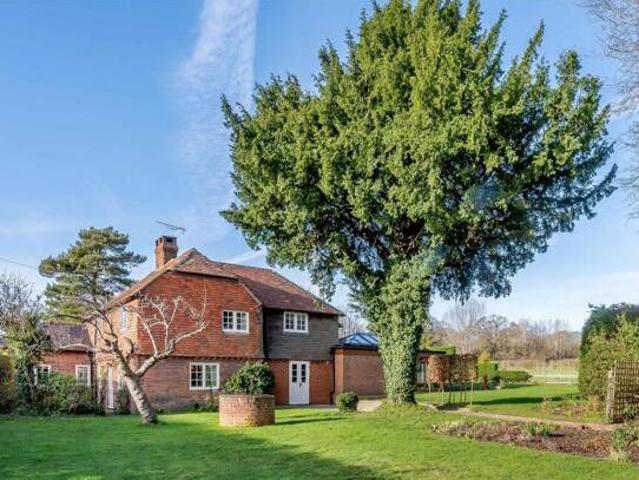 House for sale in Farnham, Waverley