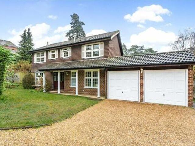 House for sale in Fole, Surrey