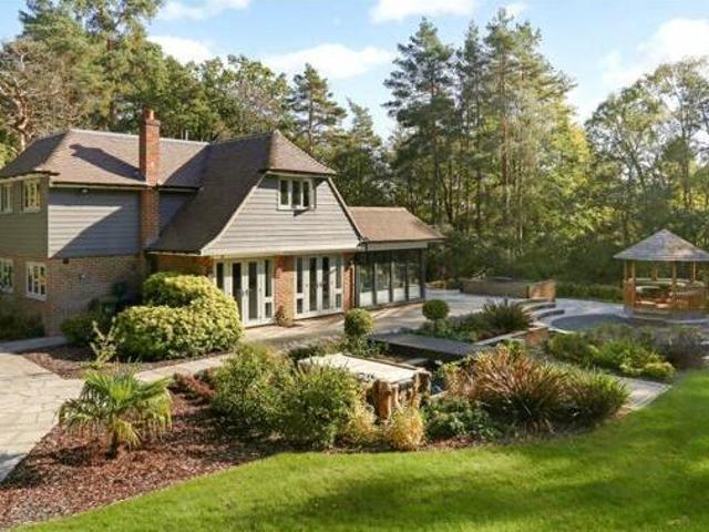 House for sale in Farnham, Waverley