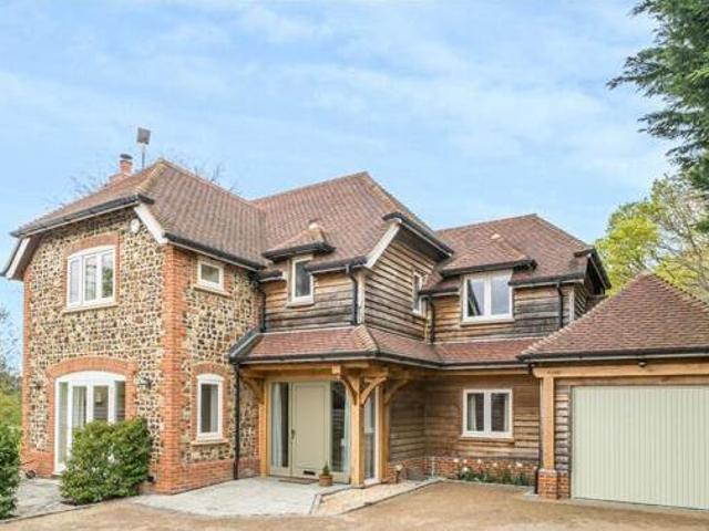 House for sale in Farnham, Waverley