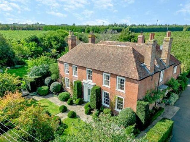 House for sale in Oad Street, Kent