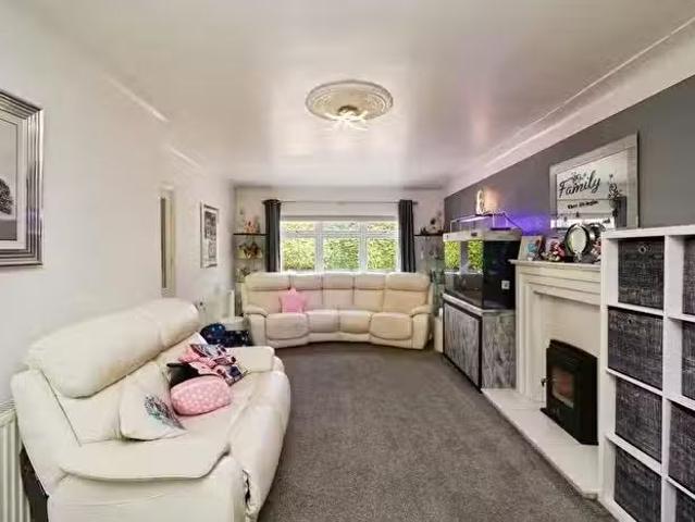 House for sale in Garden City
