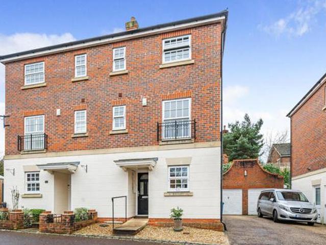 House for sale in Fleet, Hart