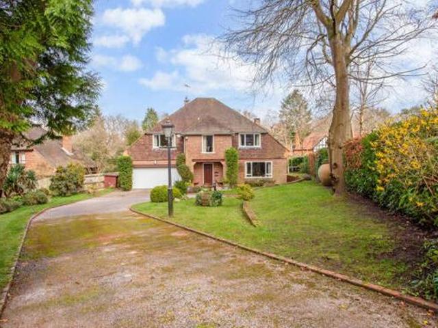 House for sale in Fleet, Hart