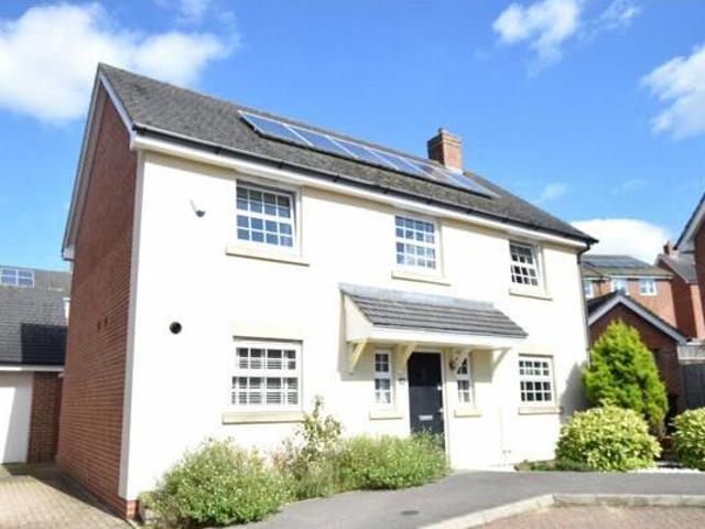 House for sale in Fleet, Hart