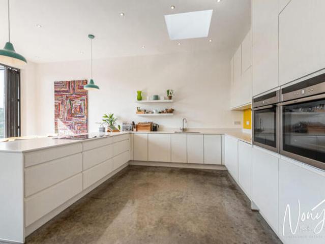 Farm for sale in Fulflood, Hampshire