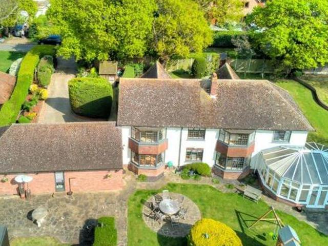 House for sale in Frinton and Walton, Dale Hill