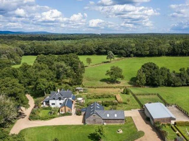 House for sale in Fole, Surrey