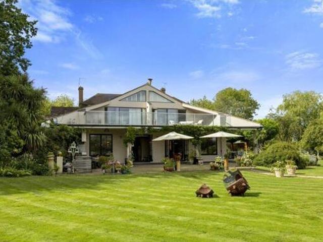 House for sale in Fole, Surrey