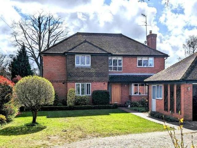 House for sale in Fole, Surrey