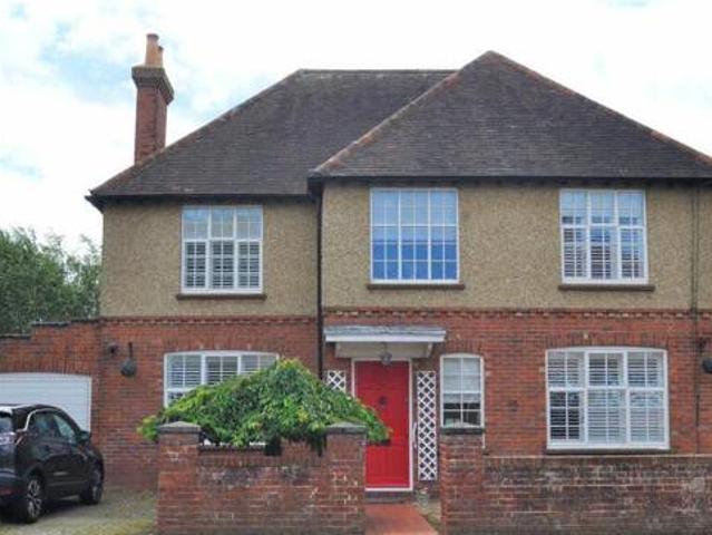 House for sale in Middlecroft, Hampshire