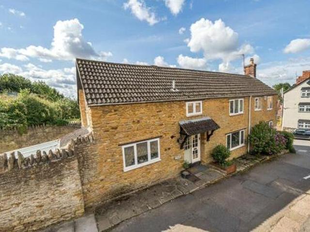 House for sale in Northampton, Northamptonshire