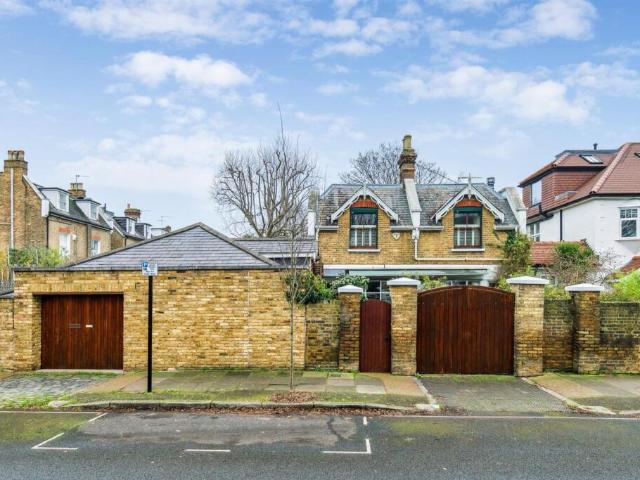 Farm for sale in London Borough of Lewisham, Cat Hill