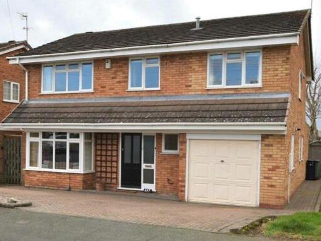 House for sale in Halesowen, West Midlands