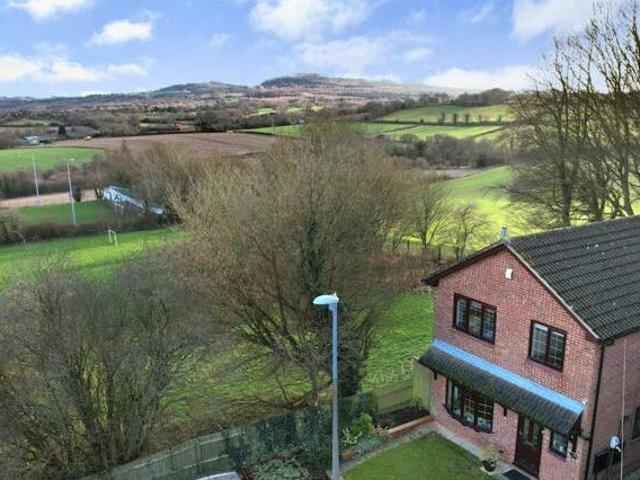 House for sale in Halesowen, West Midlands