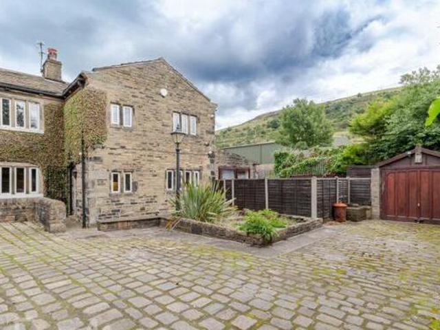 House for sale in Halifax, Calderdale
