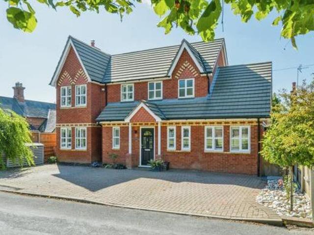 House for sale in Henlow, Bedfordshire
