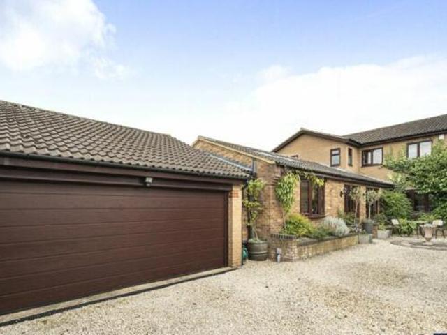 House for sale in Henlow, Bedfordshire