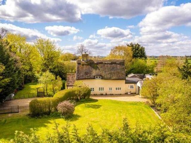 House for sale in Henlow, Bedfordshire