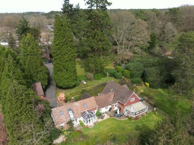 House for sale in Fole, Surrey