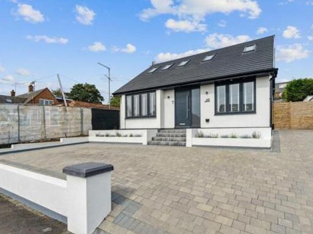 House for sale in Oakfield, King's Walden