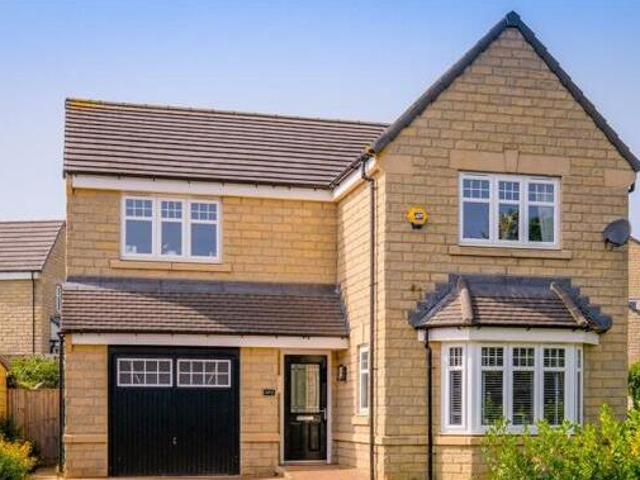 House for sale in Huddersfield, West Yorkshire