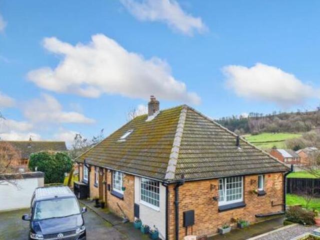 House for sale in Huddersfield, West Yorkshire