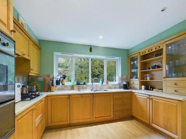 House for sale in Huddersfield, West Yorkshire