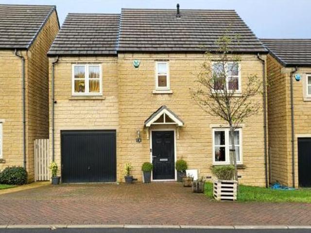 House for sale in Huddersfield, West Yorkshire