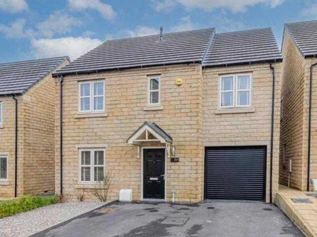 House for sale in Huddersfield, West Yorkshire