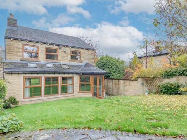 House for sale in Huddersfield, West Yorkshire
