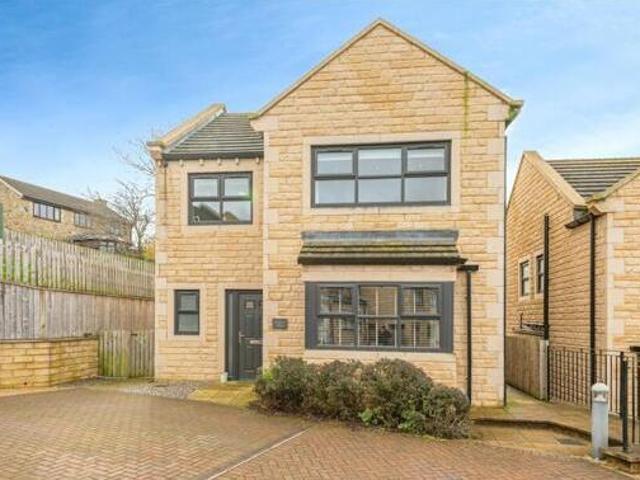 House for sale in Huddersfield, West Yorkshire