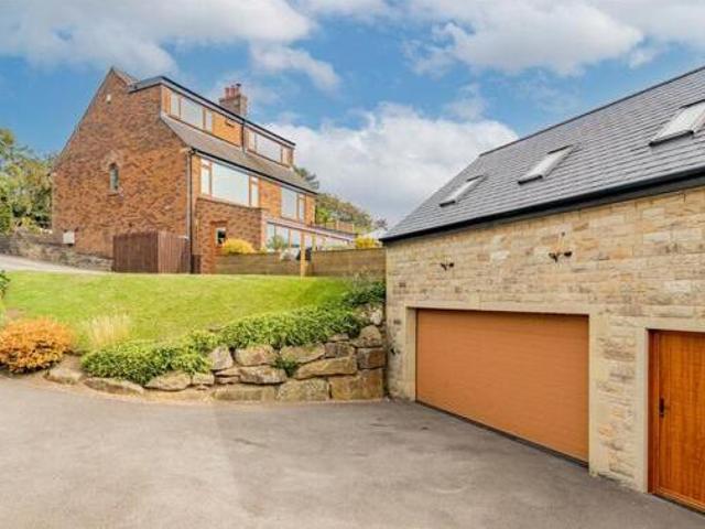 House for sale in Huddersfield, West Yorkshire