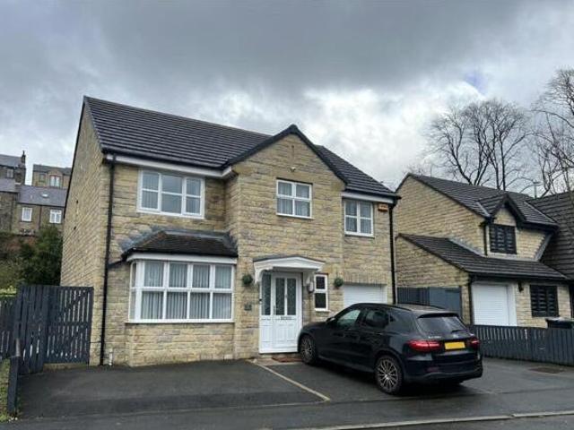 House for sale in Huddersfield, Kirklees