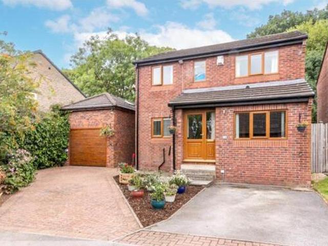 House for sale in Huddersfield, West Yorkshire
