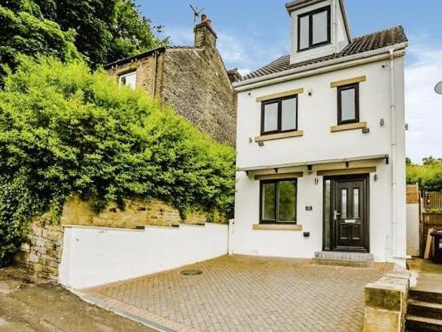 House for sale in Huddersfield, West Yorkshire