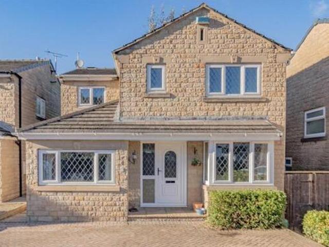 House for sale in Huddersfield, West Yorkshire