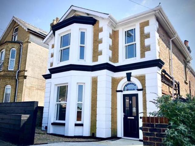House for sale in Binstead, Ryde