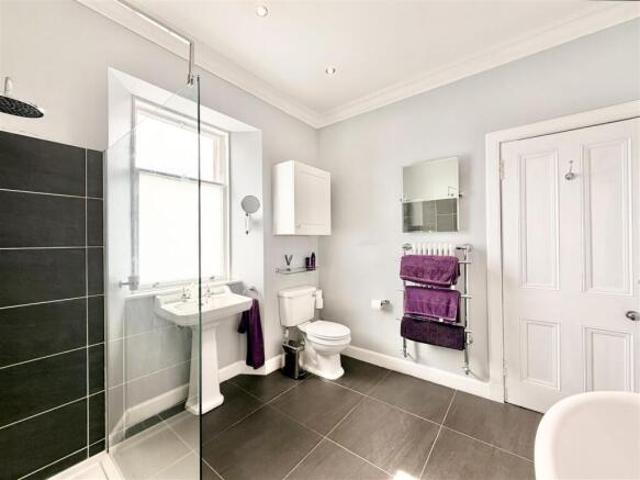 Farm for sale in Uddingston, Scotland