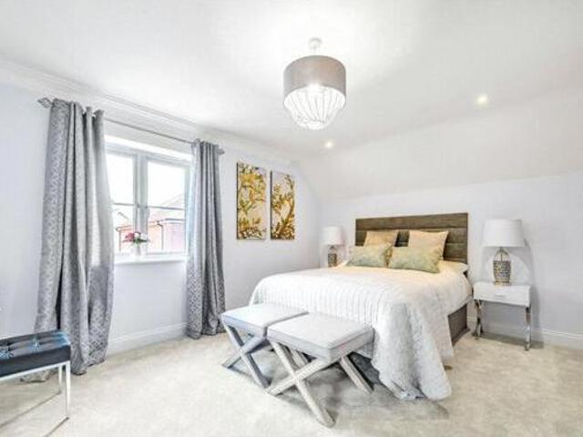 House for sale in Pachesham Park, Surrey