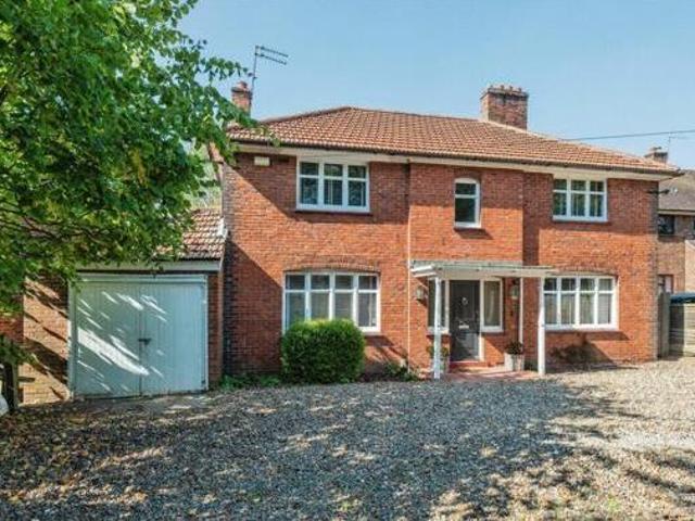 House for sale in Pachesham Park, Surrey