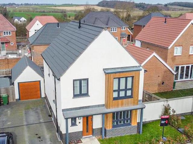 House for sale in Austhorpe, West Yorkshire